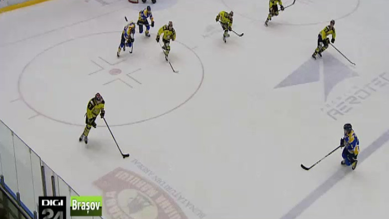 HOCHEI. Corona lupta pentru play-off Imagine