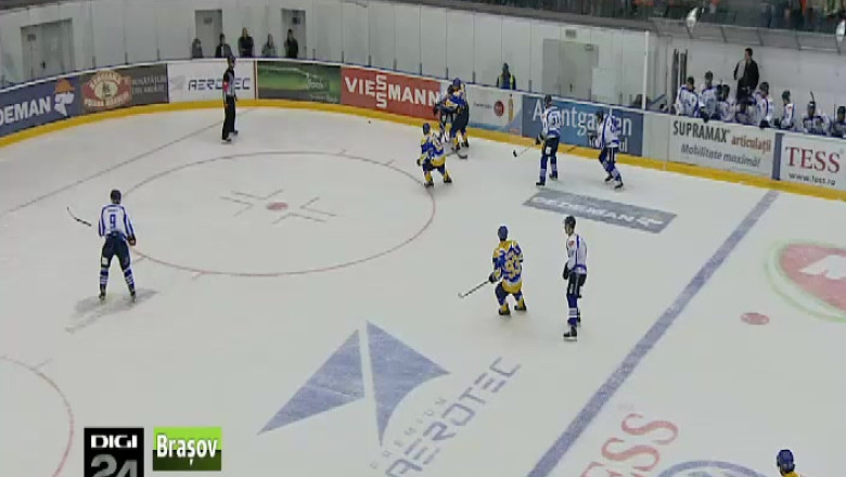 HOCHEI. Doar infrangeri in Ungaria pentru Corona Imagine