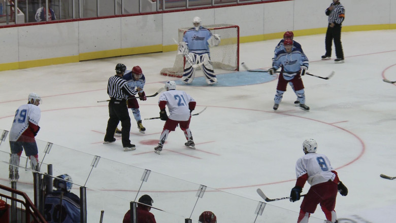 HOCHEI. Infrangere categorica la hochei Imagine