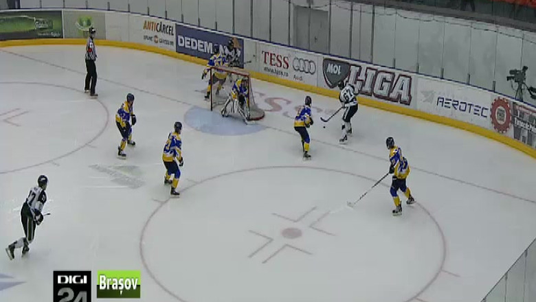 HOCHEI. Infrangere la scor, pe gheata Imagine