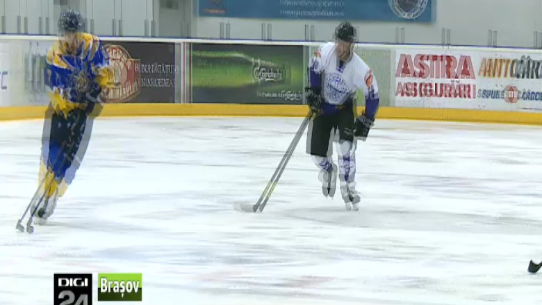 HOCHEI. Meci dificil pentru Corona Imagine