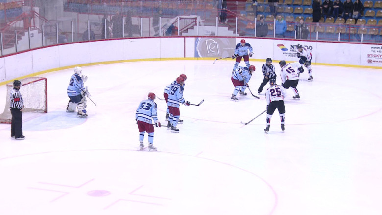 HOCHEI. Meci spectaculos intre Dunarea si Steaua Imagine