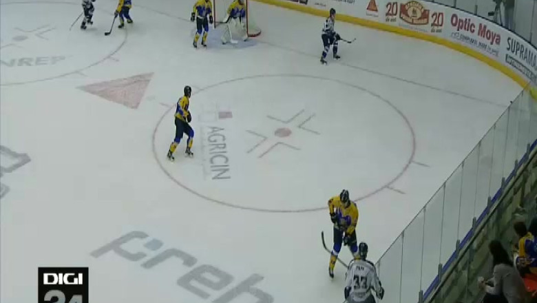 HOCHEI. Perioada plina de meciuri Imagine