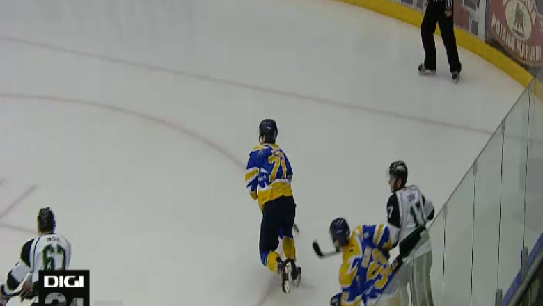 HOCHEI. Prima victorie in finala  Imagine