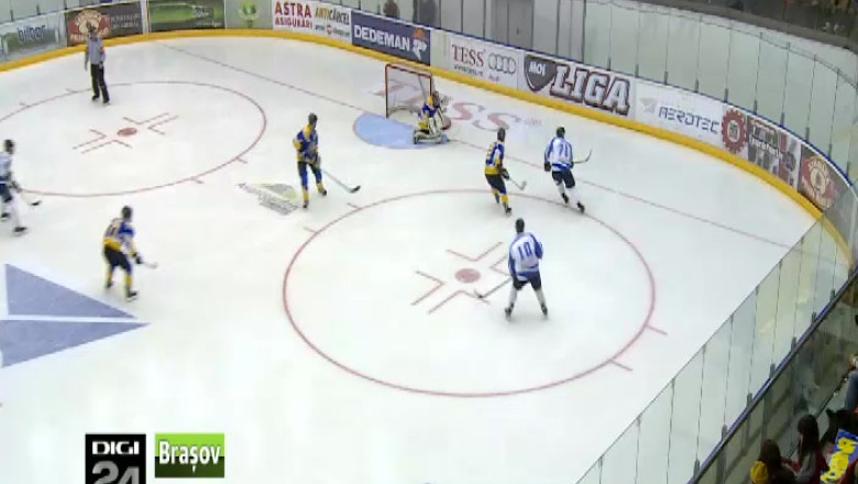 HOCHEI. Probleme pe gheata pentru Corona Imagine