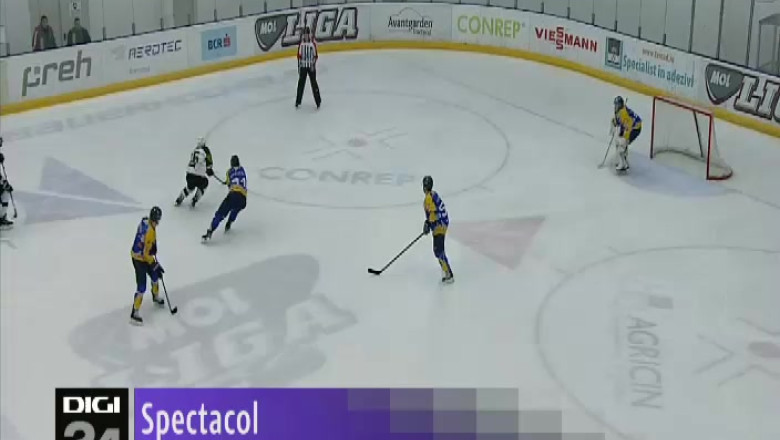 HOCHEI. Spectacol pe gheata Imagine