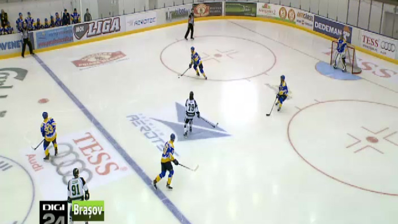 HOCHEI. Spectacol si puncte pentru Corona Brasov  Imagine