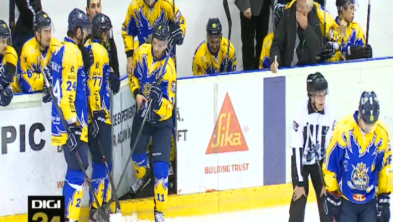 HOCHEI. Victorie categorica pentru Corona Imagine