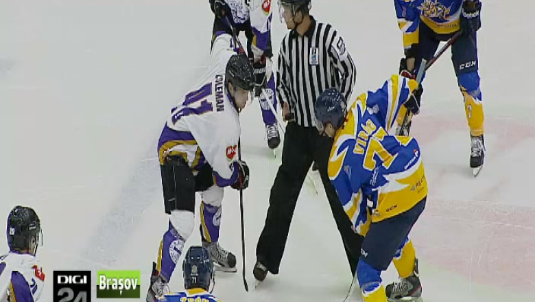 HOCHEI. Victorie la scor pentru Corona Brasov Imagine