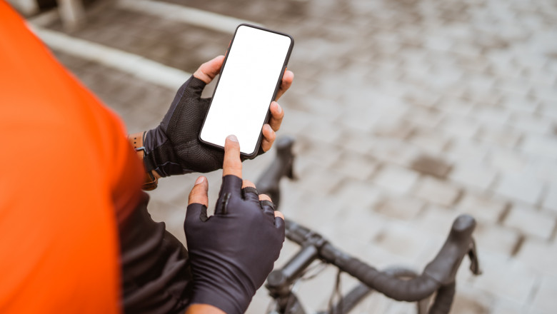 Hot pe bicicleta. Trecea pe langa pietoni si le fura telefoanele mobile. O victima i-a ajutat pe politisti sa-l prinda Imagine