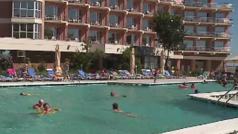 Hotelierii ar trebui sa angajeze salvamari  Imagine