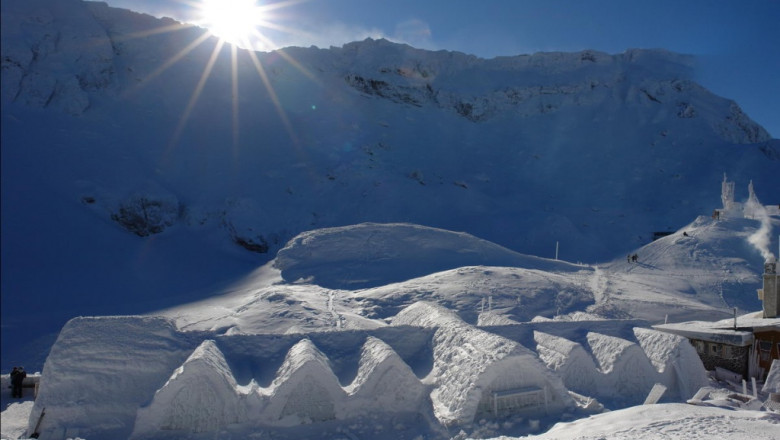 Hotelul de gheata de la Balea Lac este gata sa primeasca turisti, pentru al zecelea an la rand Imagine