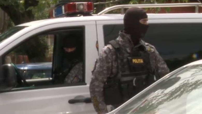 Hoti urmariti cu focuri de arma la Craiova Imagine