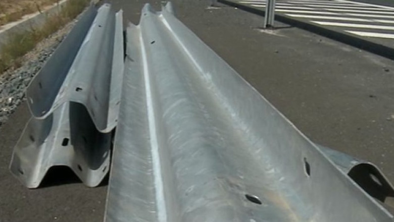 Hotii de fier vechi au lasat fara parapeti un drum din Mehedinti Imagine