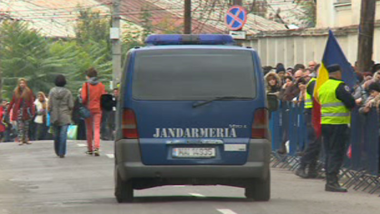 Hramul Sfintei Parascheva atrage ca un magnet hotii din buzunare Imagine