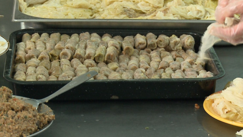 Hramul Sfintei Parascheva: peste 60.000 de sarmale au fost pregatite pentru pelerinii de la Iasi. Cati s-au inchinat pana acum la racla Imagine