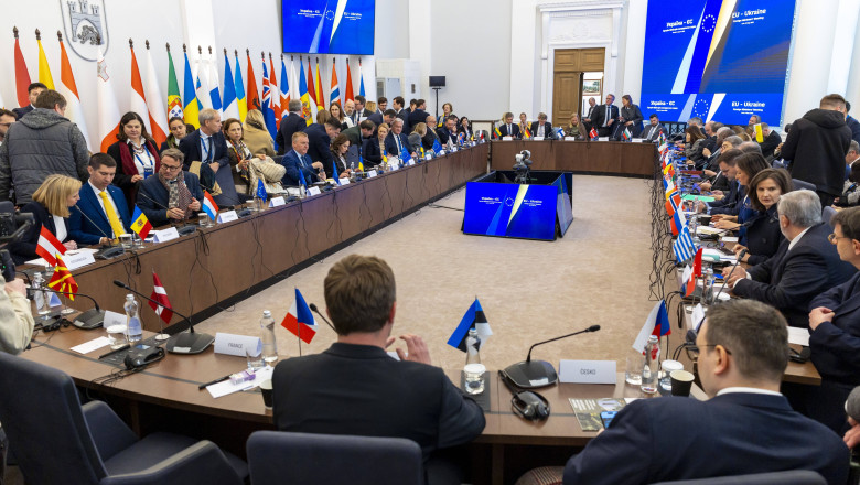 Hurezeanu, prezent la Liov, la reuniunea pentru infiintarea Tribunalului Special pentru crimele de razboi impotriva Ucrainei Imagine