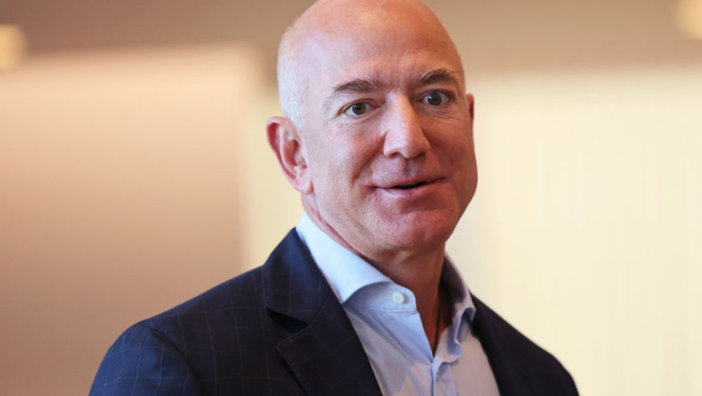Iahtul de jumatate de miliard de dolari al lui Jeff Bezos a fost scos la apa pentru teste Imagine