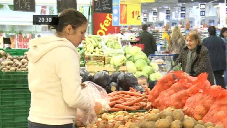 IARNA GREA. Hipermarketurile au stocuri pentru inca trei zile Imagine