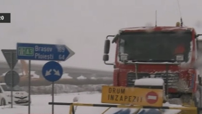 IARNA GREA. Localitatile din jurul Bucurestiului, parcari pentru tir-urile inzapezite Imagine