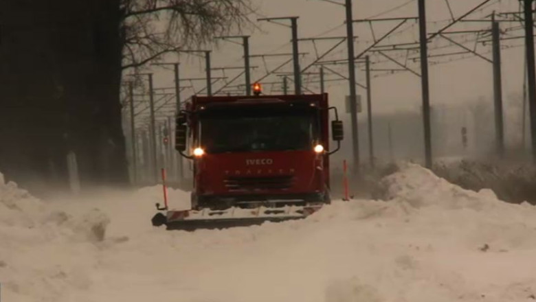 IARNA GREA. Peste 100 de localitati sunt inca izolate. Autostrazile A2 si A3 si 12 drumuri nationale raman inchise Imagine