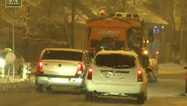 Iarna pe drumuri. Circulatie ingreunata, luni dimineata, pe DN 59C, DN 6 si DN 69 Imagine