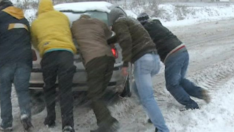 Iarna scoate toate armele la bataie: ger, ninsori, viscol, polei Imagine