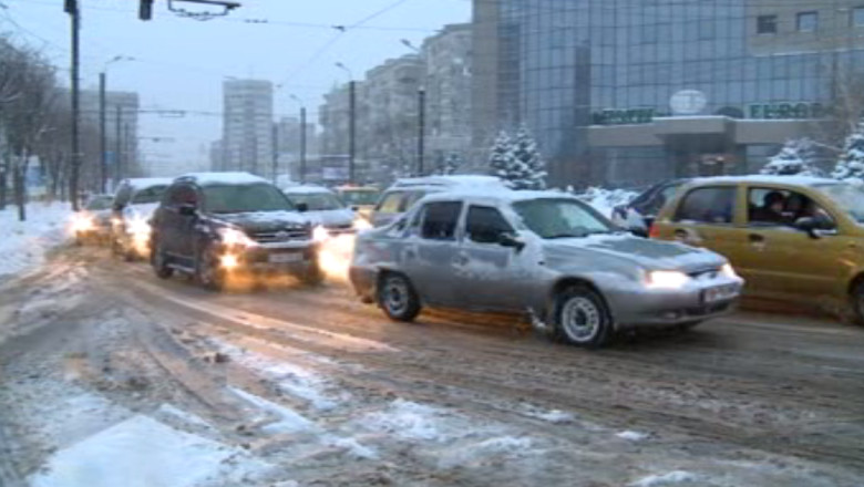 Iarna se instaleaza in Moldova. Meteorologii au emis o informare de ninsori si intensificari de vant Imagine
