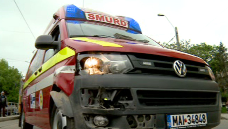 IASI. Autospeciala SMURD accidentata in trafic Imagine