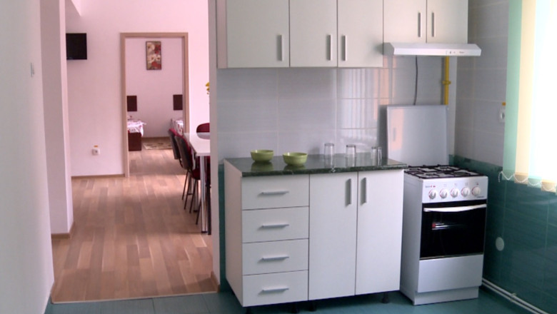 IASI. Centru social pentru tineri inaugurat de Ministrul Muncii. R. Plumb a anuntat noi programe pentru tineri institutionalizati Imagine