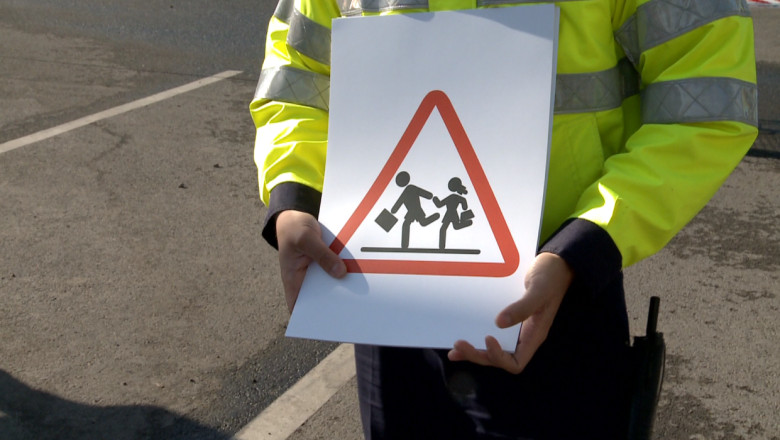 IASI. Copii de gradinita si scoala primara, instruiti de politisti Imagine