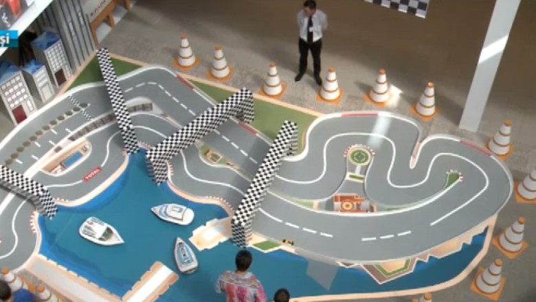 IASI. Distractie in familie cu masini teleghidate pe un circuit special amenajat Imagine