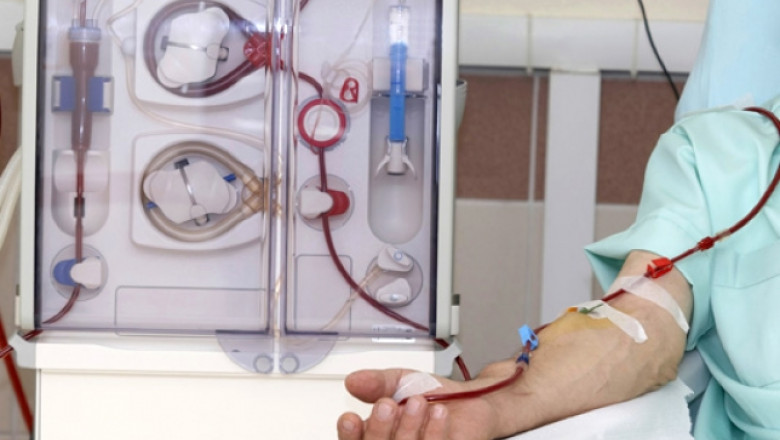 IASI. Doi bolnavi au fost dusi la dializa cu o ambulanta privata Imagine