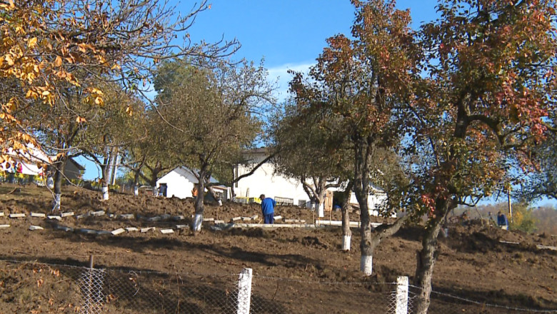 IASI. Parc de joaca in curtea liceului. ISJ a declansat o ancheta si vrea sa blocheze lucrarile Imagine