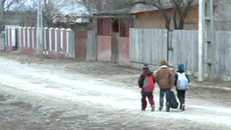 IASI. Sute de copii renunta la scoala din cauza saraciei Imagine
