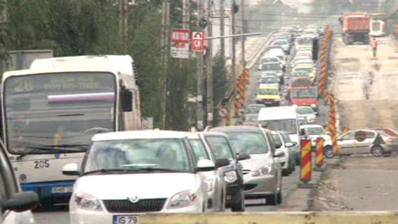 IASI. Trafic aglomerat in prima zi de scoala. Masinile au circulat bara la bara in zonele cu santiere Imagine
