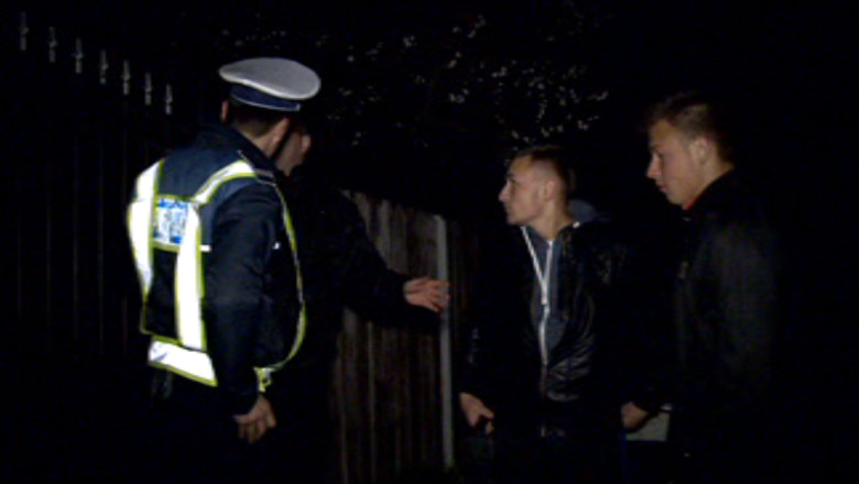 IASI. Un barbat a lasat un sat intreg fara curent. Omul este nemultumit ca nu primeste bani pentru stalpii de electricitate pe care ii are pe proprietatea lui Imagine