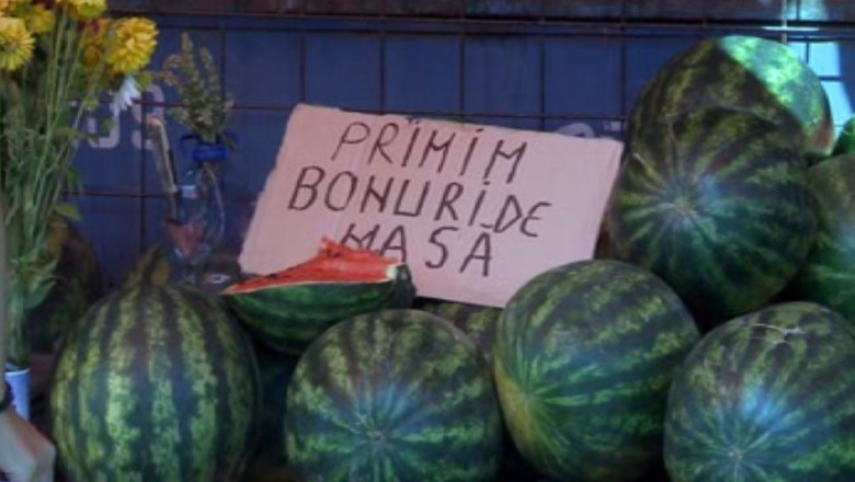 IASI. Un comerciant vinde pepeni de Dabuleni pe bonuri de masa Imagine