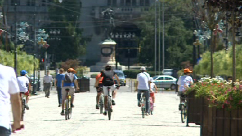 IASI. Zeci de credinciosi au participat la un pelerinaj de zece kilometri pe bicicleta Imagine