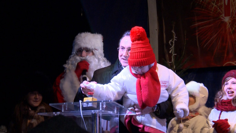 Iasiul, decorat de sarbatoare. Iluminatul festiv a fost aprins pe strazile din oras Imagine