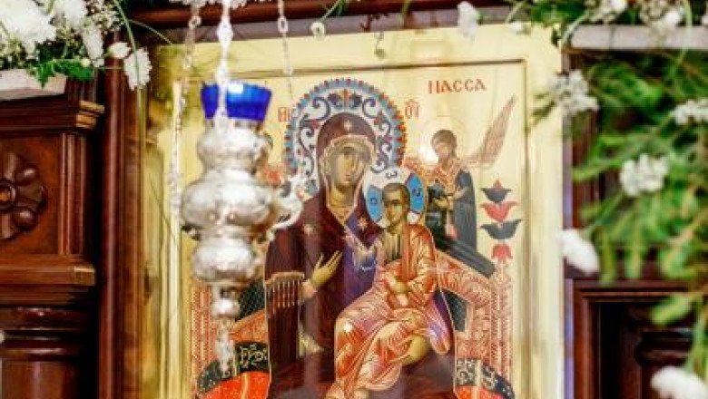 Icoana facatoare de minuni, in Piata Sfatului Imagine