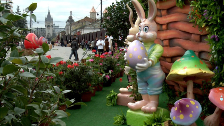 Iepuri gigant in poarta Mitropoliei. Primaria a cheltuit 35 de mii de euro pentru decoratiunile de Paste Imagine