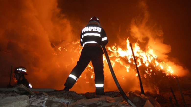 ILFOV. Incendiu la Sintesti. Doua case au fost distruse Imagine