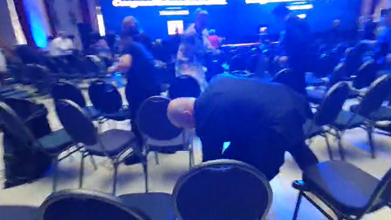 Ilie Bolojan s-a implicat in curatarea salii unde a avut loc Congresul PNL Imagine