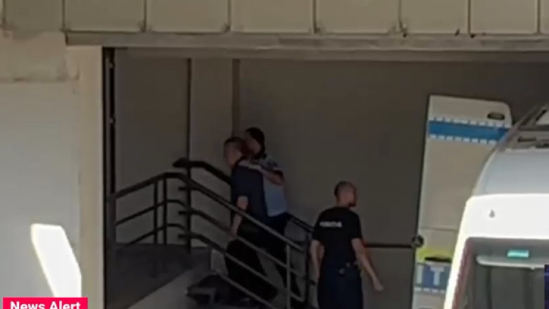 Imagini cu Dumitru Buzatu adus cu duba la instanta. Judecatorii au amanat procesul pana joi, la cererea avocatilor Imagine