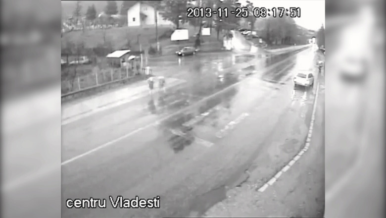 Imagini cu puternic impact emotional. Fetite lovite pe trecerea de pietoni de un sofer din Valcea Imagine