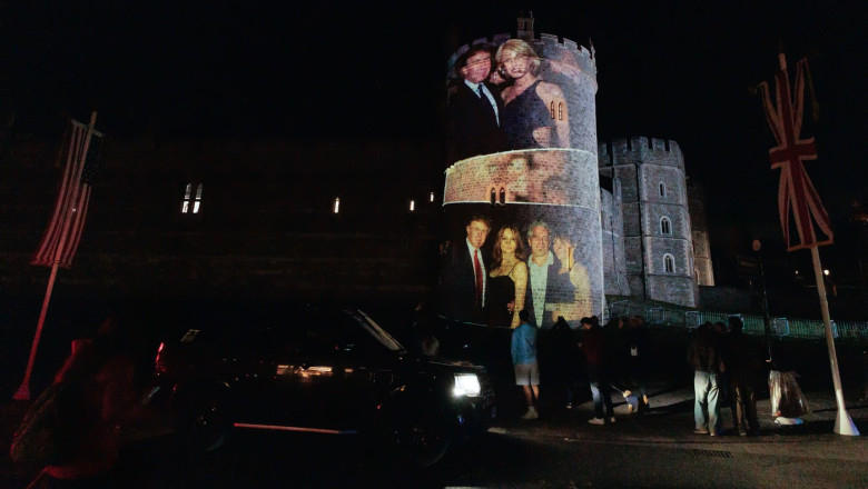 Imagini cu Trump si Epstein, proiectate pe castelul Windsor, cu ocazia vizitei presedintelui SUA in Marea Britanie. Patru arestari Imagine