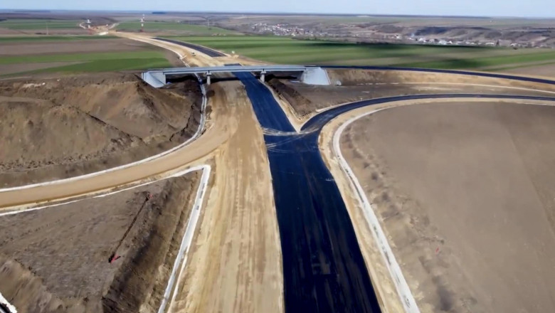 Imagini de pe viitorul drum expres Craiova-Pitesti. Lotul 3 e gata in proportie de 70%, aproape toate podurile si pasajele sunt gata Imagine