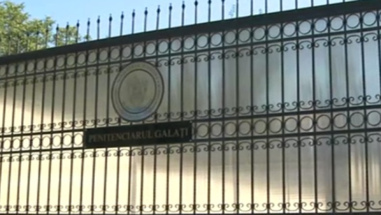 Imagini din celula, publicate online. Detinutii din Galati s-au filmat cu un telefon mobil Imagine