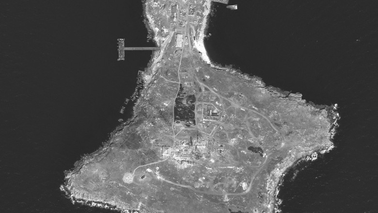 Imagini din satelit arata distrugerile provocate de atacul ucrainean asupra garnizoanei ruse din Insula Serpilor Imagine